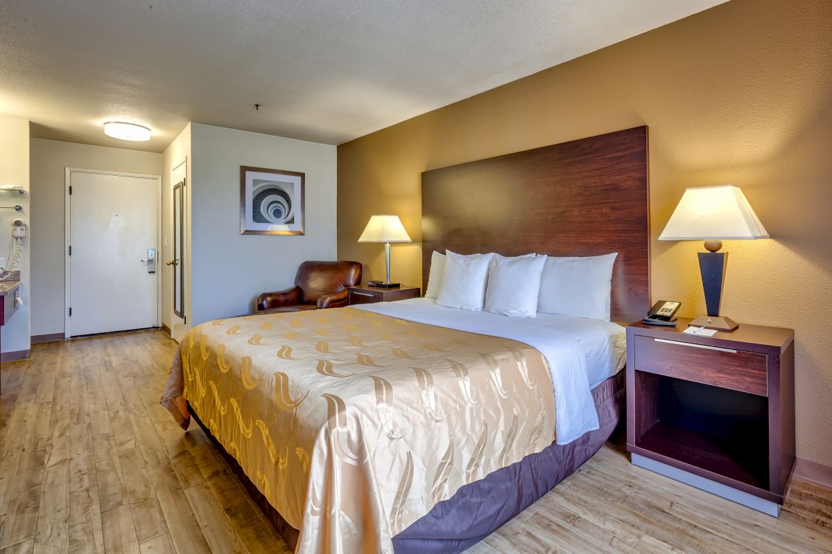 Quality Inn Near Six Flags Discovery Kingdom-Napa Valley