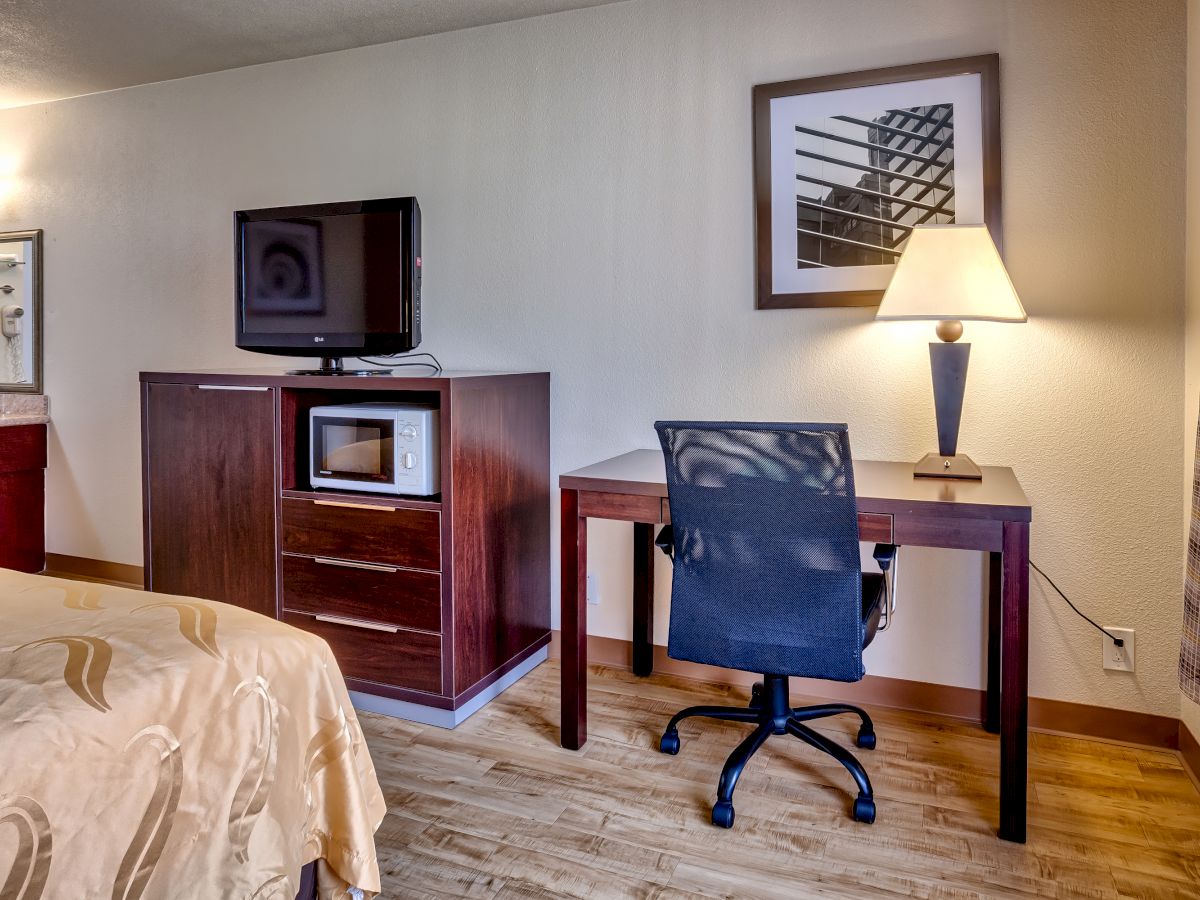 Quality Inn Near Six Flags Discovery Kingdom-Napa Valley