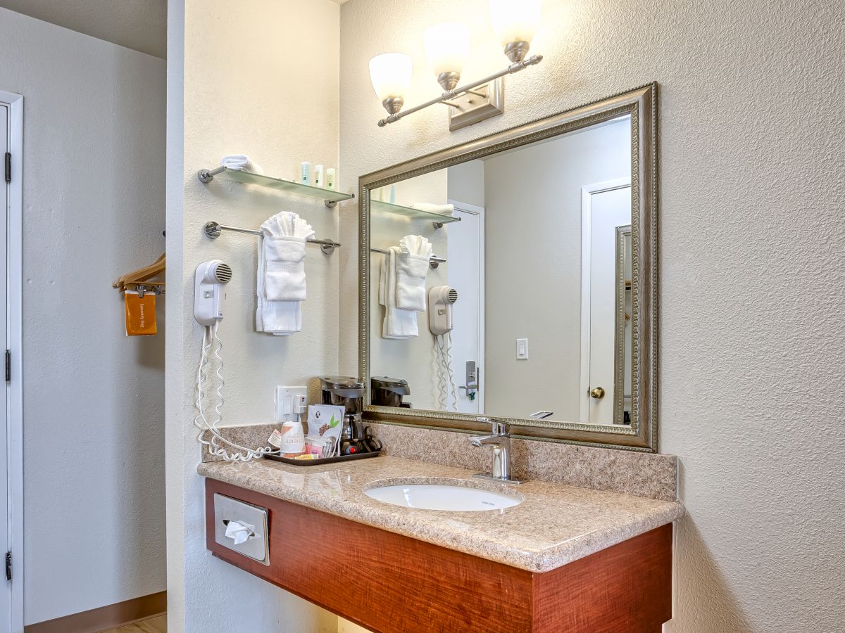 Quality Inn Near Six Flags Discovery Kingdom-Napa Valley